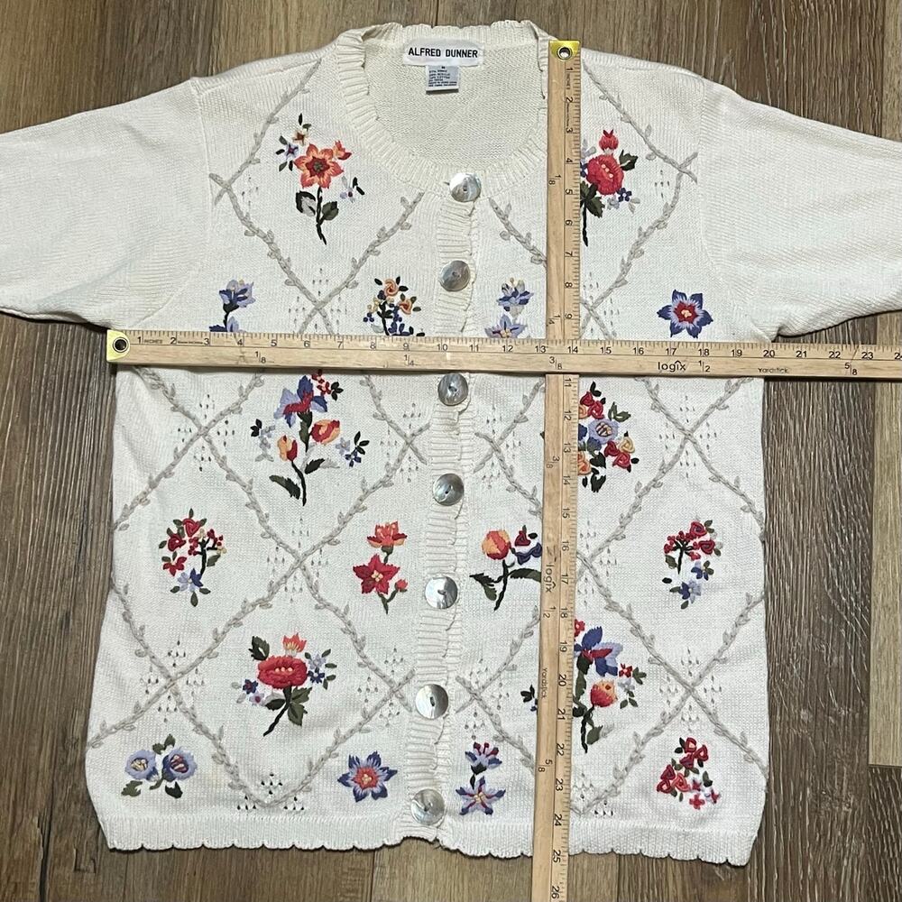 Vtg 90s Knit Cardigan Sweater SS Medium Floral Embroidery Cottagecore Grannycore - Picture 6 of 6
